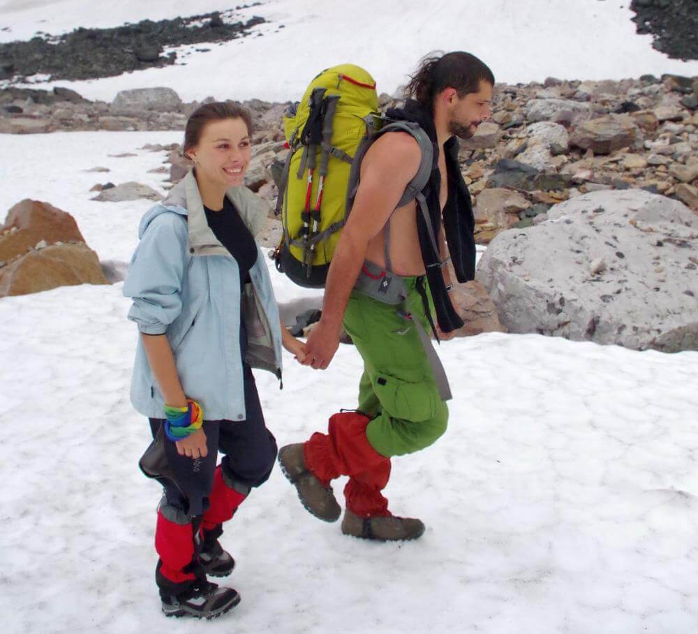 Как правильно одеться в поход в горы: система слоев одежды на практике